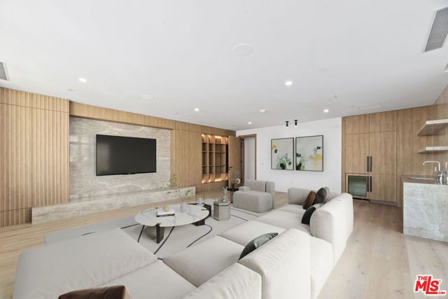 230 W Olympic Boulevard PH 1, Los Angeles, CA 90015