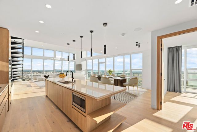 230 W Olympic Boulevard PH 1, Los Angeles, CA 90015