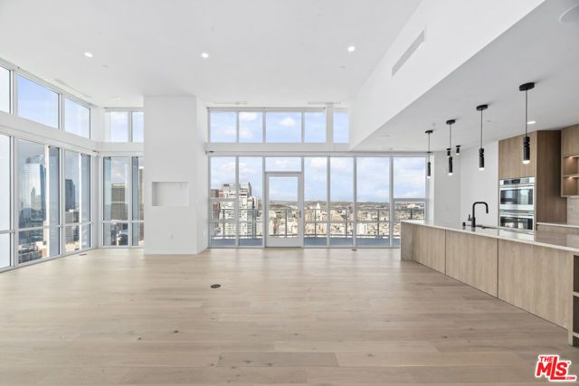 230 W Olympic Boulevard PH 1, Los Angeles, CA 90015