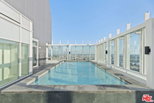 230 W Olympic Boulevard PH 1, Los Angeles, CA 90015