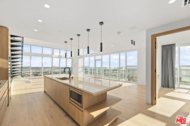 230 W Olympic Boulevard PH 1, Los Angeles, CA 90015