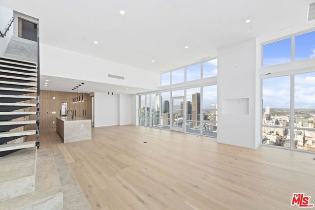 230 W Olympic Boulevard PH 1, Los Angeles, CA 90015