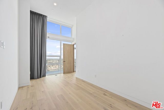 230 W Olympic Boulevard PH 1, Los Angeles, CA 90015