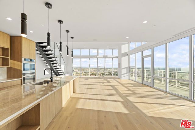 230 W Olympic Boulevard PH 1, Los Angeles, CA 90015