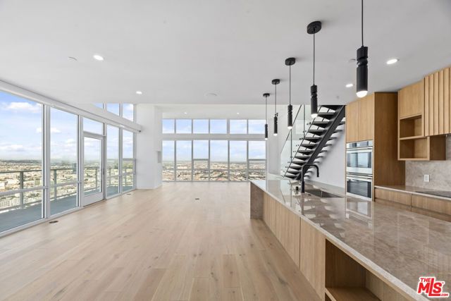 230 W Olympic Boulevard PH 1, Los Angeles, CA 90015