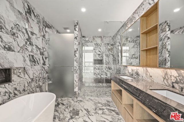 230 W Olympic Boulevard PH 1, Los Angeles, CA 90015