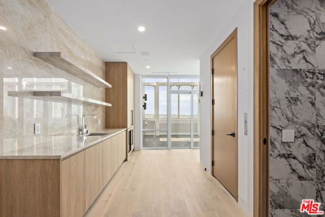 230 W Olympic Boulevard PH 1, Los Angeles, CA 90015