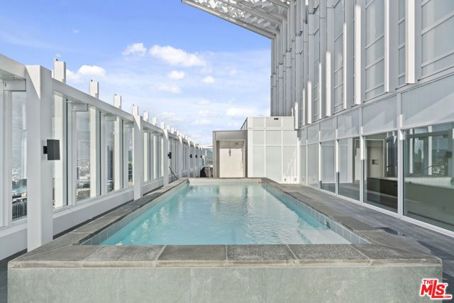 230 W Olympic Boulevard PH 1, Los Angeles, CA 90015