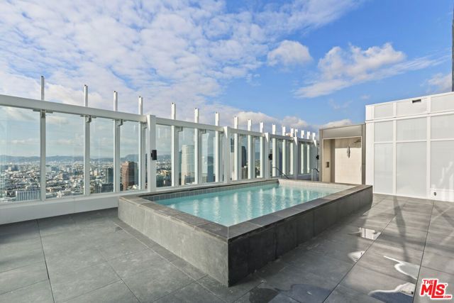 230 W Olympic Boulevard PH 1, Los Angeles, CA 90015