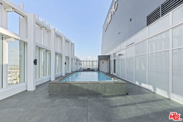 230 W Olympic Boulevard PH 1, Los Angeles, CA 90015