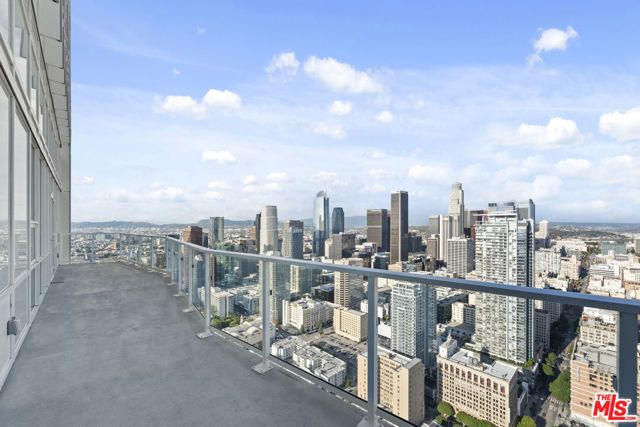 230 W Olympic Boulevard PH 1, Los Angeles, CA 90015