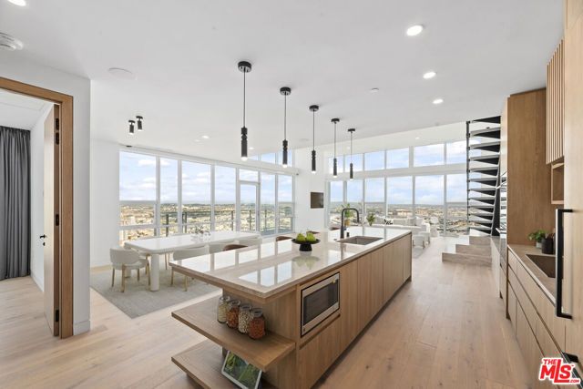 230 W Olympic Boulevard PH 1, Los Angeles, CA 90015