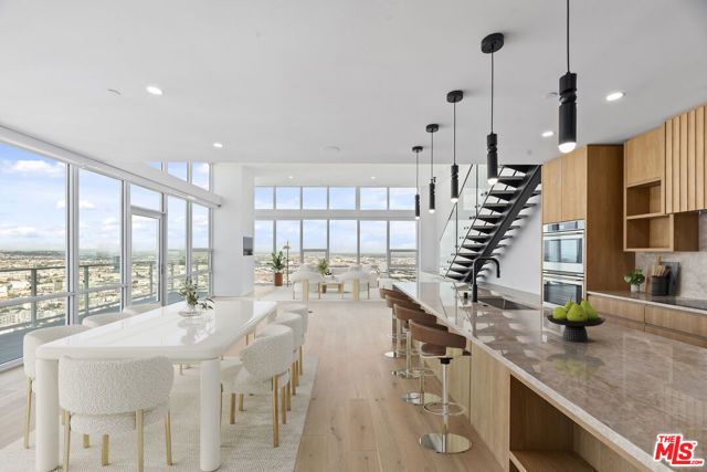 230 W Olympic Boulevard PH 1, Los Angeles, CA 90015