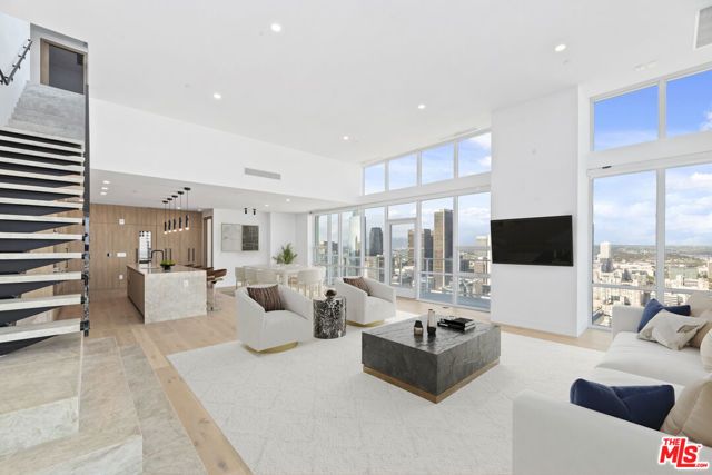 230 W Olympic Boulevard PH 1, Los Angeles, CA 90015