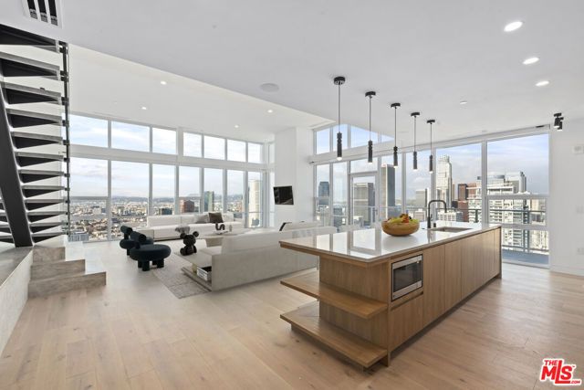 230 W Olympic Boulevard PH 1, Los Angeles, CA 90015