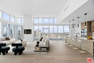 230 W Olympic Boulevard PH 1, Los Angeles, CA 90015