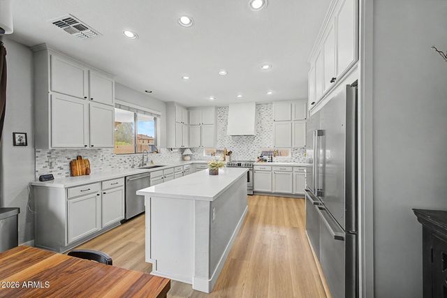 6886 S EMERALD Place, Chandler, AZ 85249