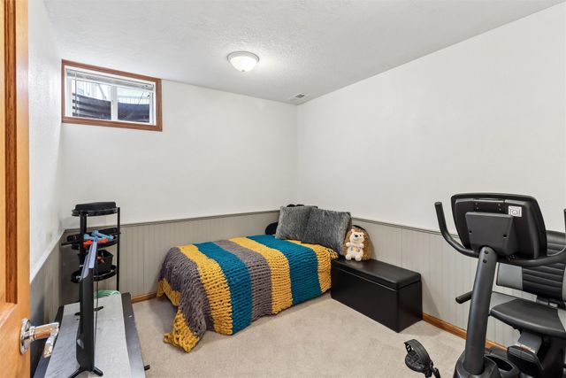 5550 Sunset Circle, Pleasant Hill, IA 50327