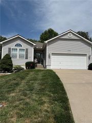 5205 Primrose Court, Blue Springs, MO 64015