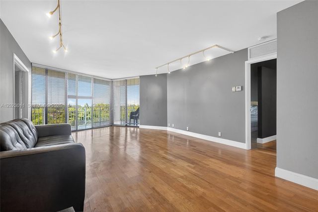 2000 Towerside Ter 709, Miami, FL 33138