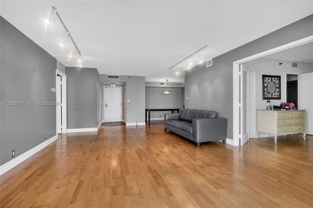 2000 Towerside Ter 709, Miami, FL 33138