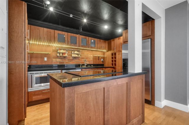2000 Towerside Ter 709, Miami, FL 33138