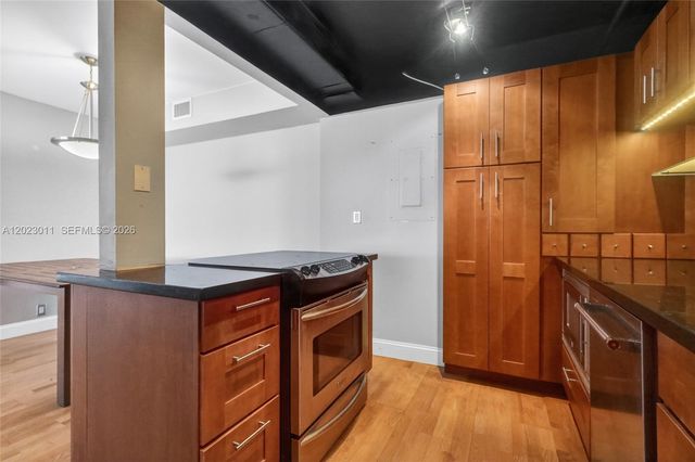 2000 Towerside Ter 709, Miami, FL 33138
