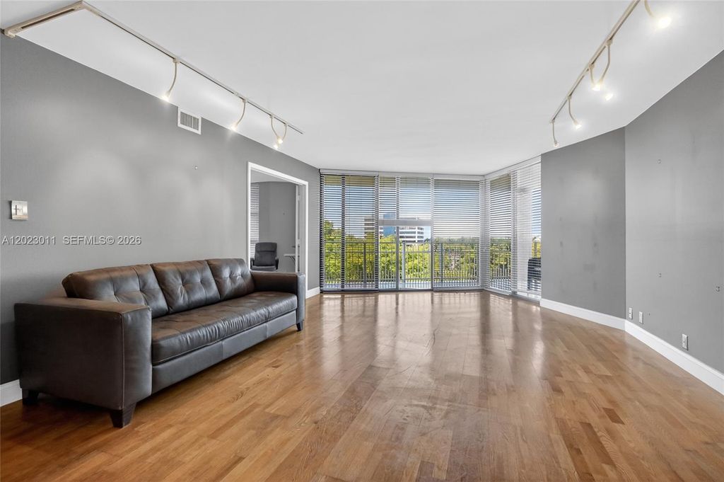 2000 Towerside Ter 709, Miami, FL 33138