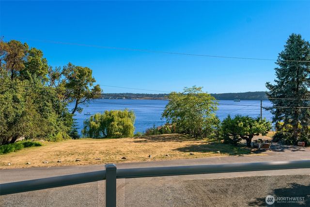 12422 SW Bachelor Road, Vashon, WA 98070