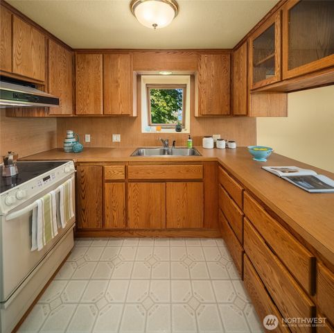 12422 SW Bachelor Road, Vashon, WA 98070