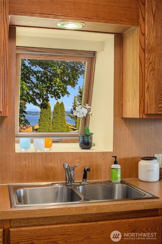 12422 SW Bachelor Road, Vashon, WA 98070