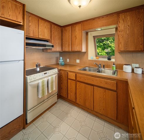 12422 SW Bachelor Road, Vashon, WA 98070