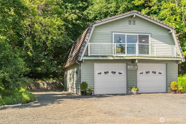 12422 SW Bachelor Road, Vashon, WA 98070