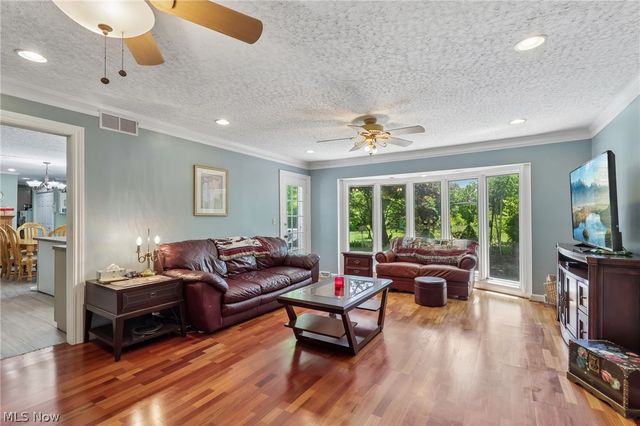 5785 Lamplighter Drive, Girard, OH 44420