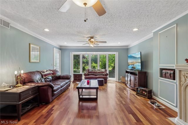 5785 Lamplighter Drive, Girard, OH 44420
