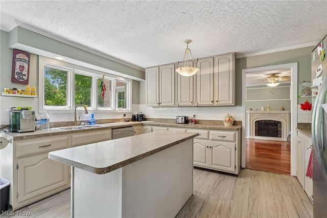 5785 Lamplighter Drive, Girard, OH 44420