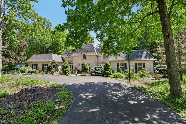 5785 Lamplighter Drive, Girard, OH 44420