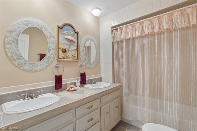 5785 Lamplighter Drive, Girard, OH 44420