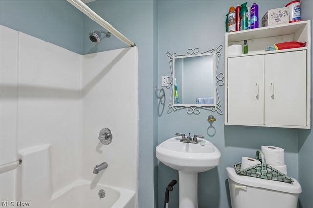 5785 Lamplighter Drive, Girard, OH 44420