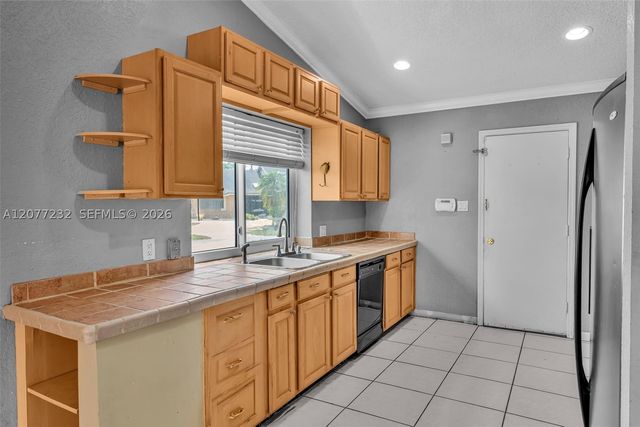 741 SW 100th Ter, Pembroke Pines, FL 33025