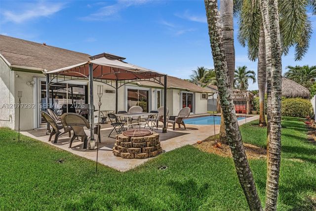 741 SW 100th Ter, Pembroke Pines, FL 33025