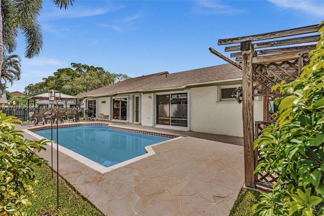 741 SW 100th Ter, Pembroke Pines, FL 33025