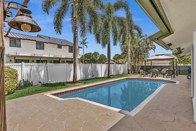 741 SW 100th Ter, Pembroke Pines, FL 33025