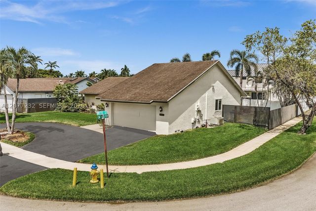 741 SW 100th Ter, Pembroke Pines, FL 33025