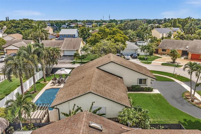 741 SW 100th Ter, Pembroke Pines, FL 33025