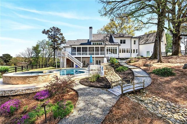 565 Old Lathemtown Road, Canton, GA 30115