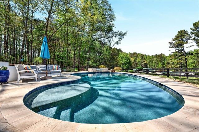 565 Old Lathemtown Road, Canton, GA 30115
