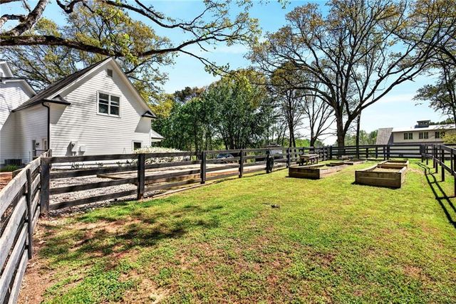 565 Old Lathemtown Road, Canton, GA 30115