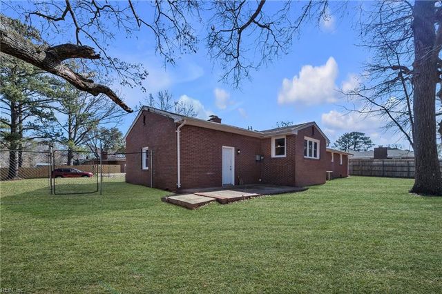 2009 Meredith RD, Virginia Beach, VA 23455