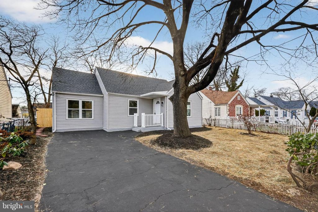 1228 PACIFIC AVE, Bristol, PA 19007